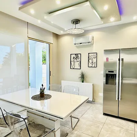 וילה Luxury Lapis Lazuli Meneou