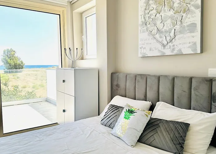 Luxury Lapis Lazuli Vila Meneou