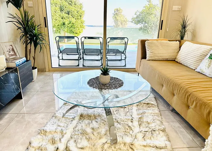 Vila Luxury Lapis Lazuli Meneou